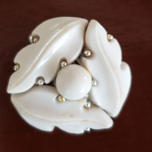 Vintage Lisner White Leaf Clip on Earrings